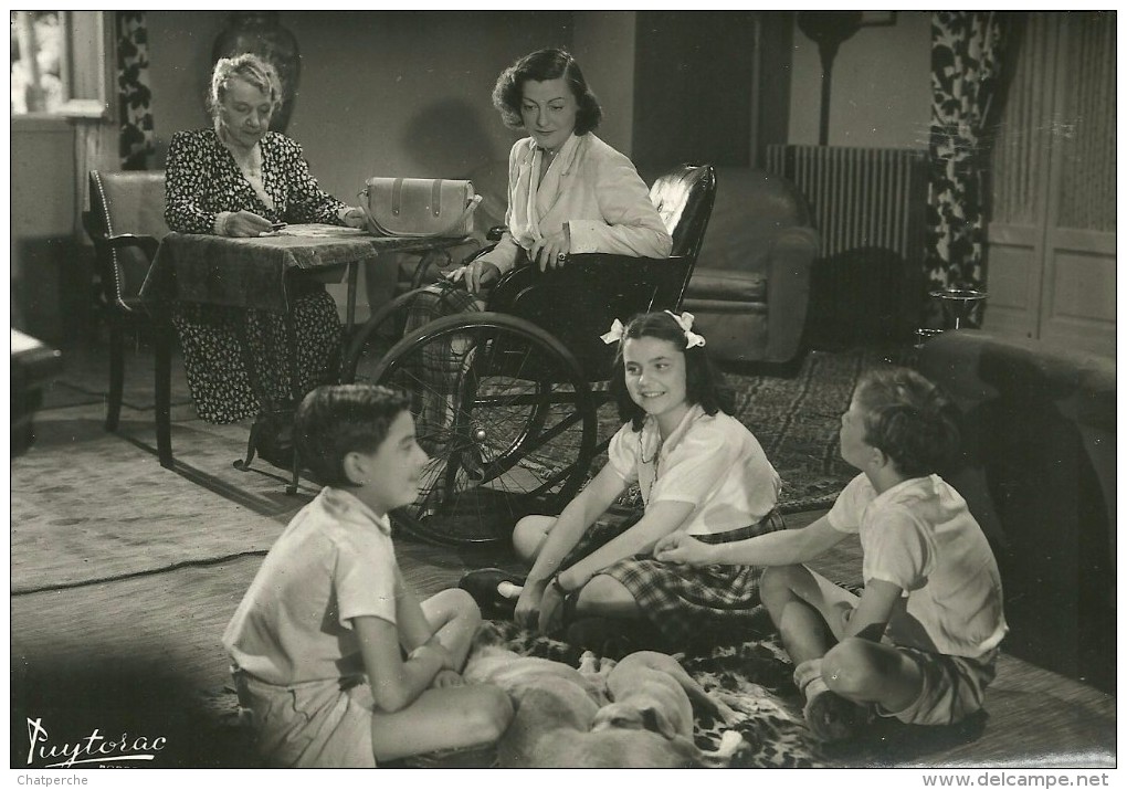 PHOTOGRAPHIE FILM  GABY MORLAIX ACTRICE CINEMA HYMENEE 1946  PHOTO PUYTORAC BORDEAUX HANDICAP CHAISE ROULANTE - Personnes Identifiées