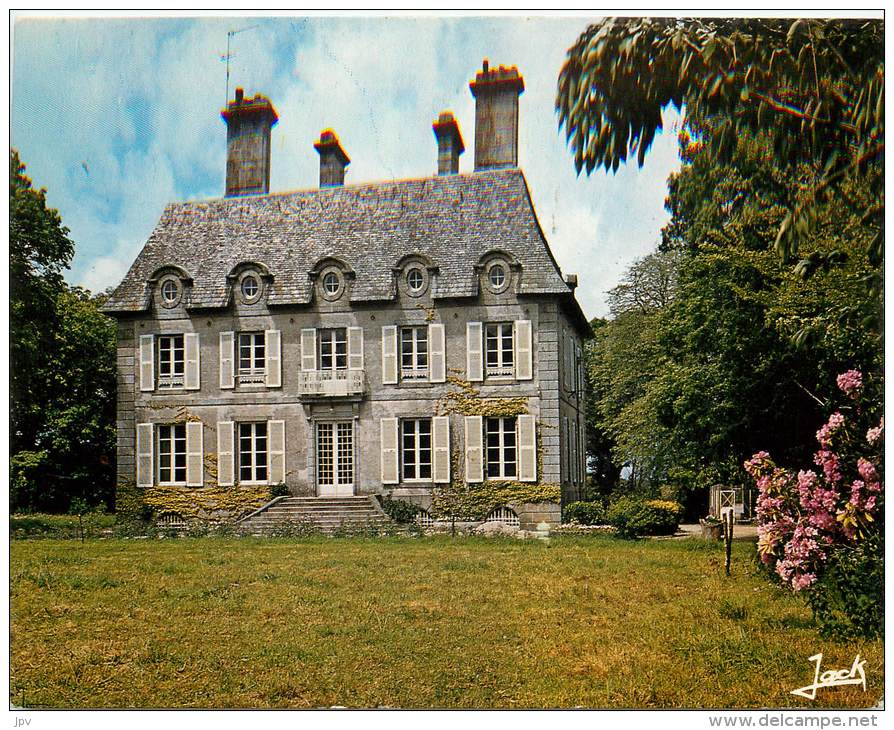 PLOUGUIN . LE CHATEAU DE LESVEN . COULEURS DE BRETAGNE . - Autres & Non Classés