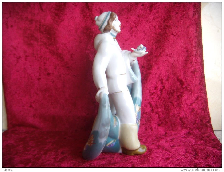 Fisherman. Porcelain. Gilding. Height - 21 cm. Ukraine. Polonne. Without damage.