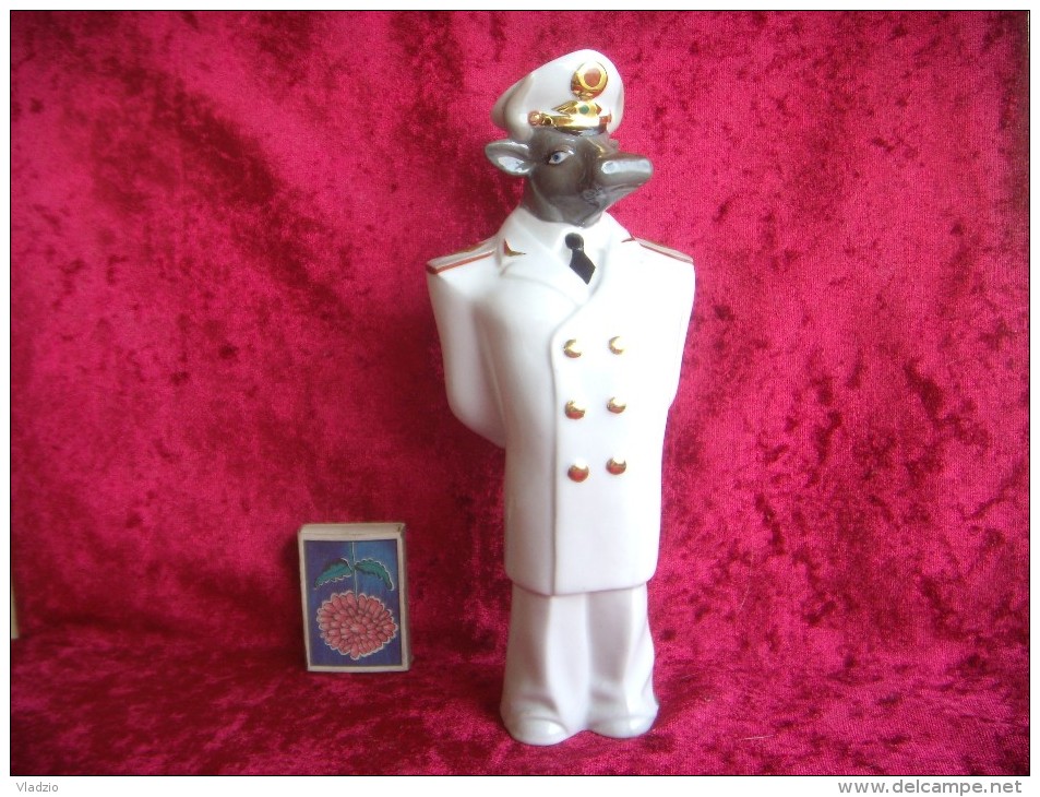 Mr. Bull. A Series Of People-beasts. Porcelain. Gilding. Height - 21 Cm. Ukraine. Korosten. - Autres & Non Classés