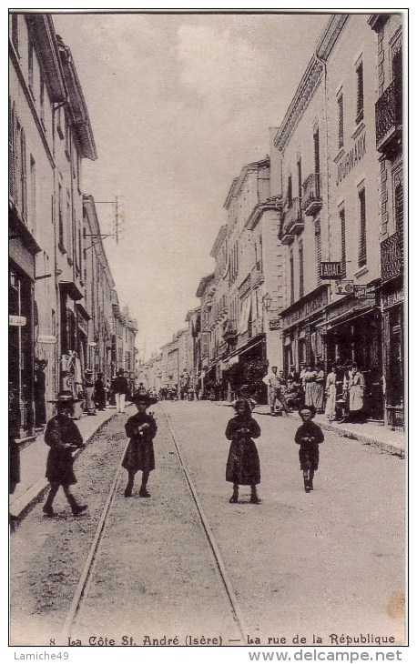 La Cote St André La Rue De La République Circulée Timbrée 1907 ( Rail De Tramway ) - Saint-André-le-Gaz