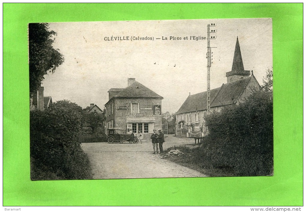 14 CLEVILLE  LA PLACE ET L'EGLISE  Automobile  Pub Byrrh  Et Singer - Autres & Non Classés