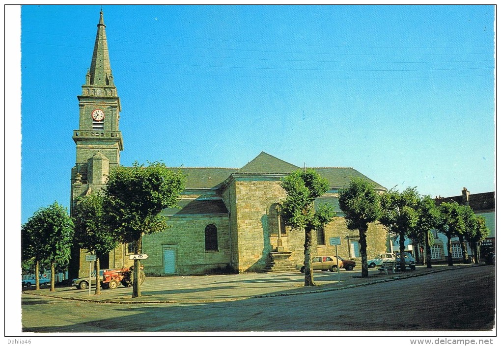 Cpm 56_CLEGUEREC_ L´église, Voitures, Tracteur - Cleguerec