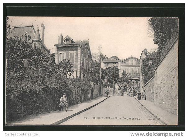 CPA Suresnes, Rue Debassayns Avec Anwohnern - Suresnes