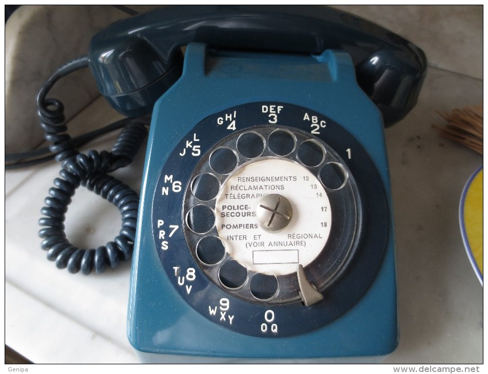 TELEPHONE 1981 BLEU 2 TONS (4 Scans) - Telephony