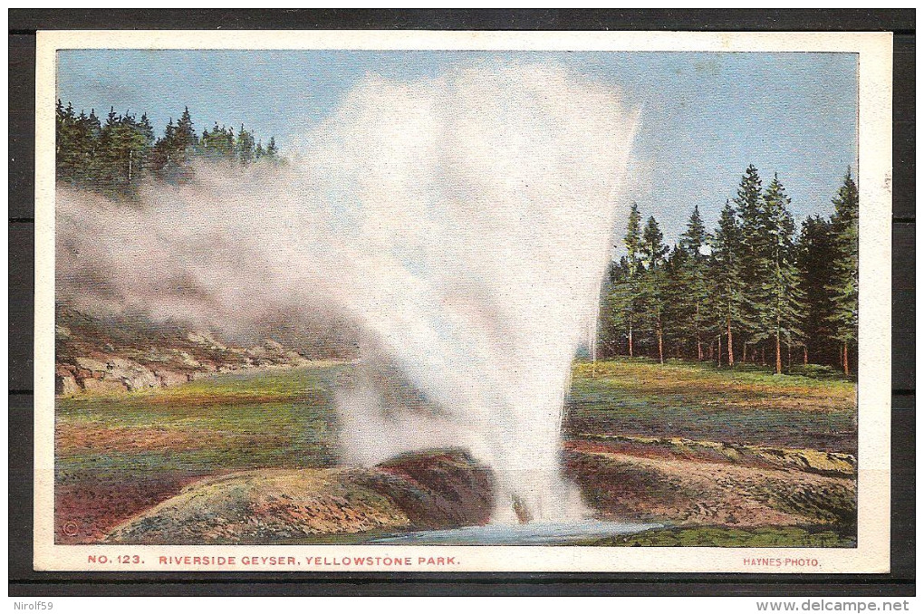 United States - Riverside Geyser,Yellowstone Park - Yellowstone