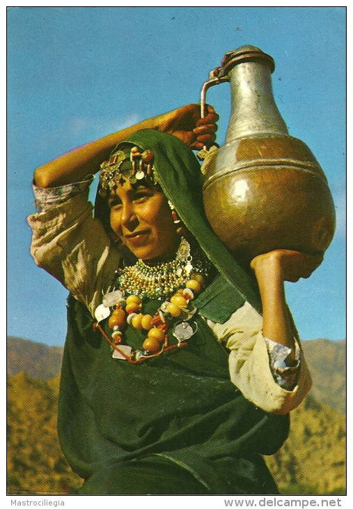 MAROC  MAROCCO   TAFRAOUTE  Jeune Fille - Africa