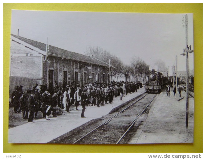 POSTAL 1929 ESTACION DE FIGUERAS Con LOCOMOTORA Y Gente En El Anden - Estaciones Con Trenes