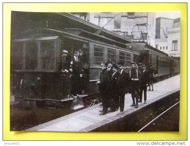 POSTAL 1919 ESTACION FERROCARRILES De SARRIA BARCELONA Soldados Conduciendo El Tren Durante La Huelga - Estaciones Con Trenes