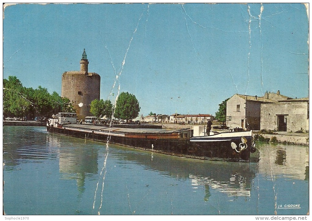 LANGUEDOC ROUSSILLON - 30 - GARD - AIGUES MORTES  -CPSM GF Couleur - Carte Défraichie - Voir Scaner - Aigues-Vives