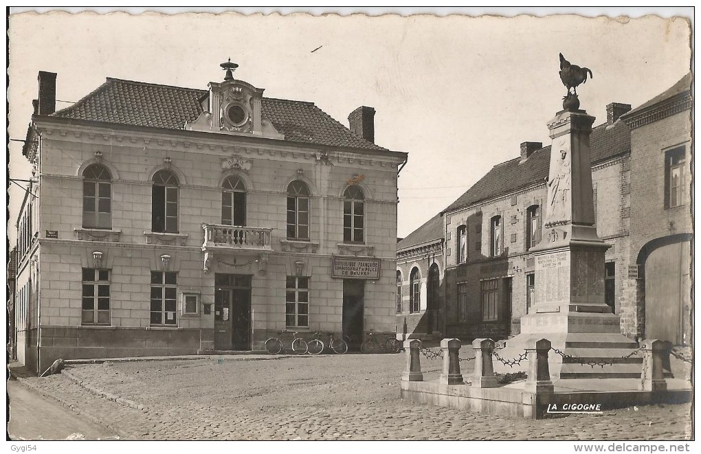 62  BEUVRY - La Mairie Et Le Monument Aux Morts Cpsm - Beuvry