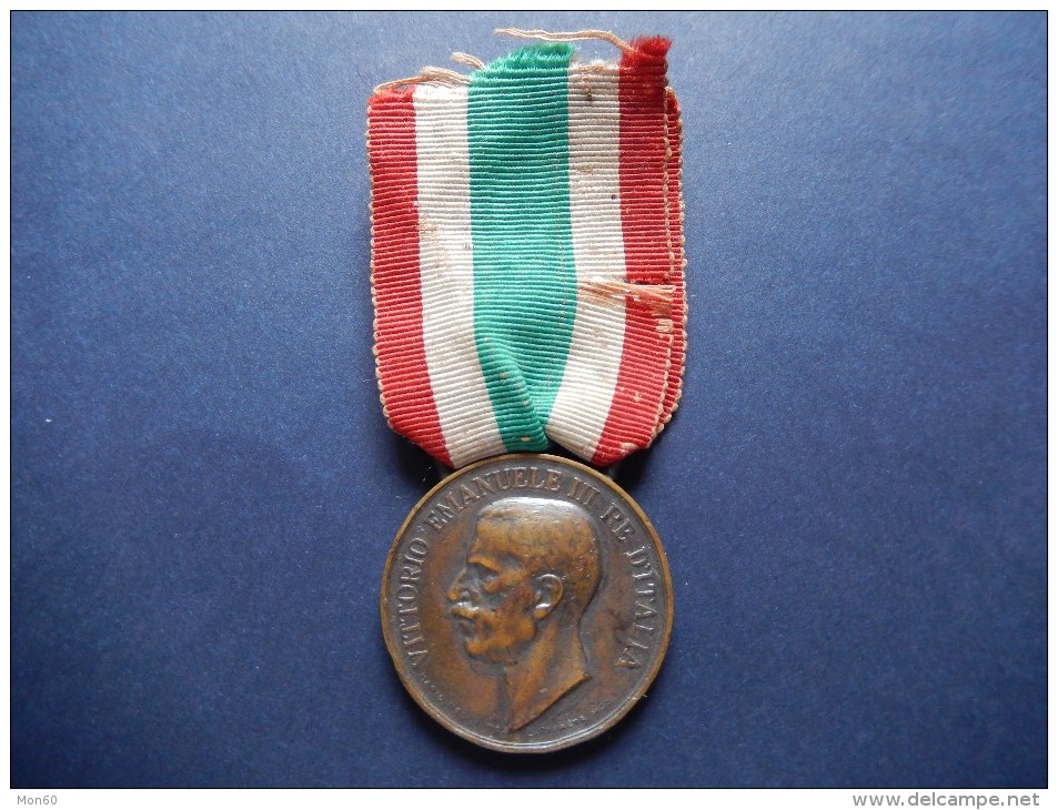 Medaglia Vittorio Emanuele III RE D´ITALIA, Commemorazione Unità D´Italia 1848-1918 -ME7 - Italy