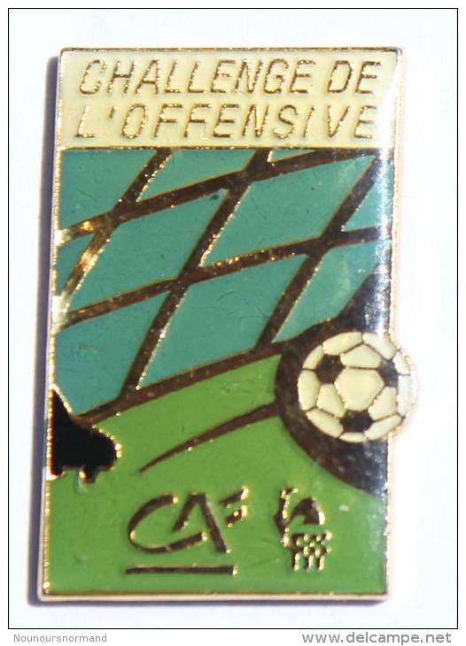 Pin's CREDIT AGRICOLE - Challenge De L'offensive  - Ballon De Foot - Logo FFF - A.B  - E159 - Arthus Bertrand