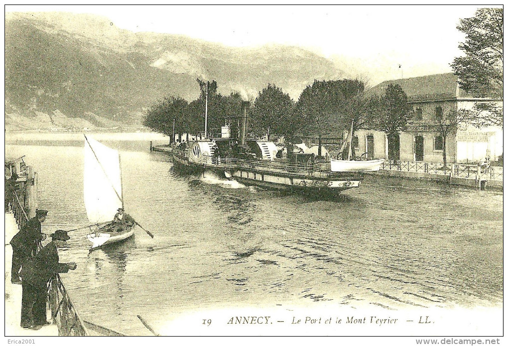 Annecy. Le Port , Le Bateau Vapeur Et Le Mont Veyrier. - Annecy