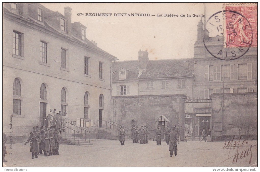 CPA 02 @ SOISSONS @ 67° Régiment D'infanterie - La Relève De La Garde En 1905 - Soissons