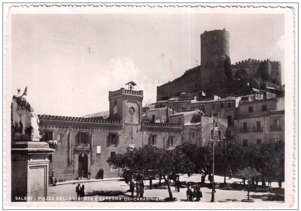 SALEMI PIAZZA DELLA LIBERTA´ E CASERMA DEI CARABINIERI VIAGGIATA 1952 - Otros & Sin Clasificación