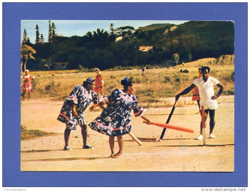Folklore - Nouvelle Calédonie - Joueuses De Cricket à NOUMEA - Sport - DOM TOM Outre Mer - Costumi