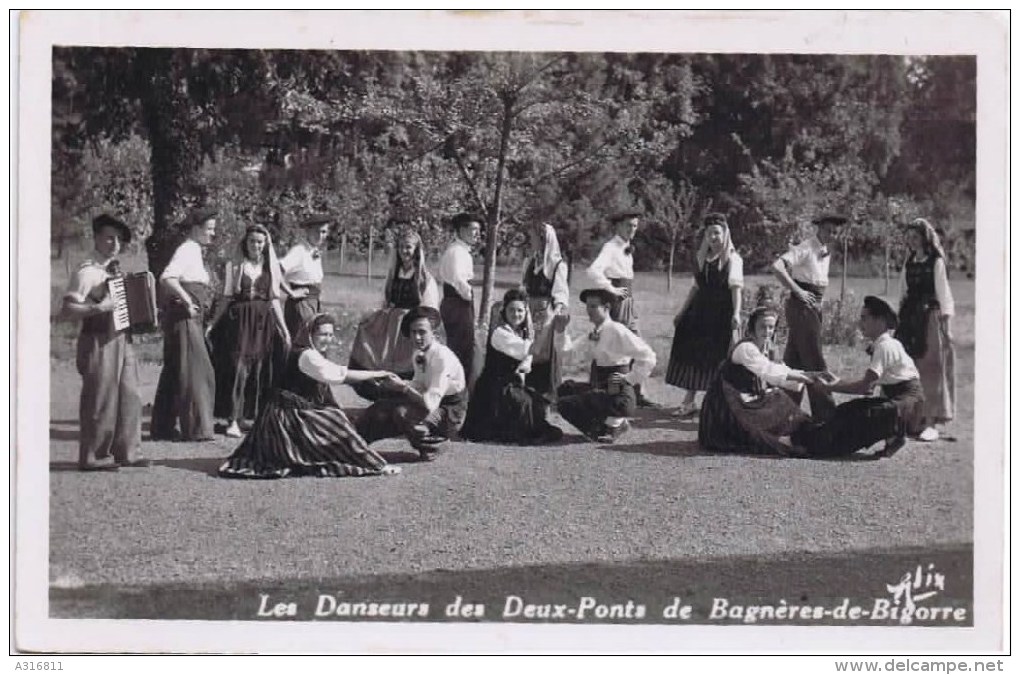 Cpsm LES DANSEURS DES DEUX PONTS DE BAGNERES DE BIGORRE - Bagneres De Bigorre