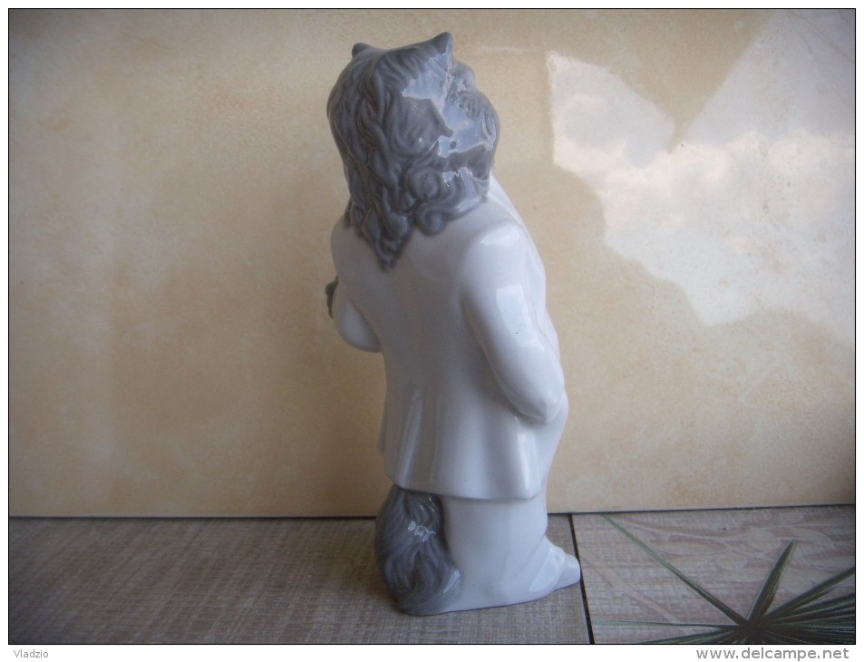 Cat-Gentleman. A series of people-beasts. Porcelain. Height - 19 cm. Ukraine. Korosten.