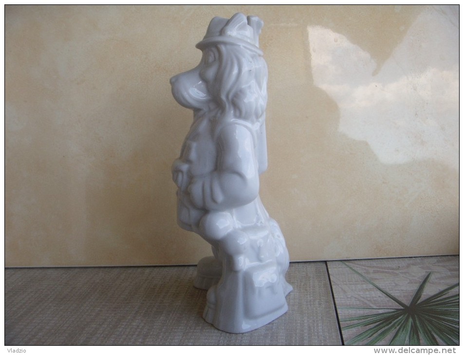 Spaniel - Jäger.  A Series Of People-beasts. Porcelain. Height - 21 Cm. Ukraine. Korosten. - Autres & Non Classés