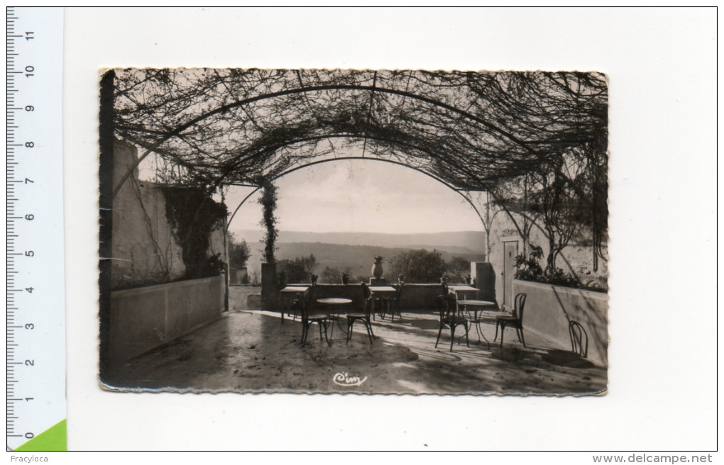 84 GOULT En 1955 TERRASSE DE L' HOTEL ET VUE SUR LA CHAINE DU LUBERON CIM - Autres & Non Classés