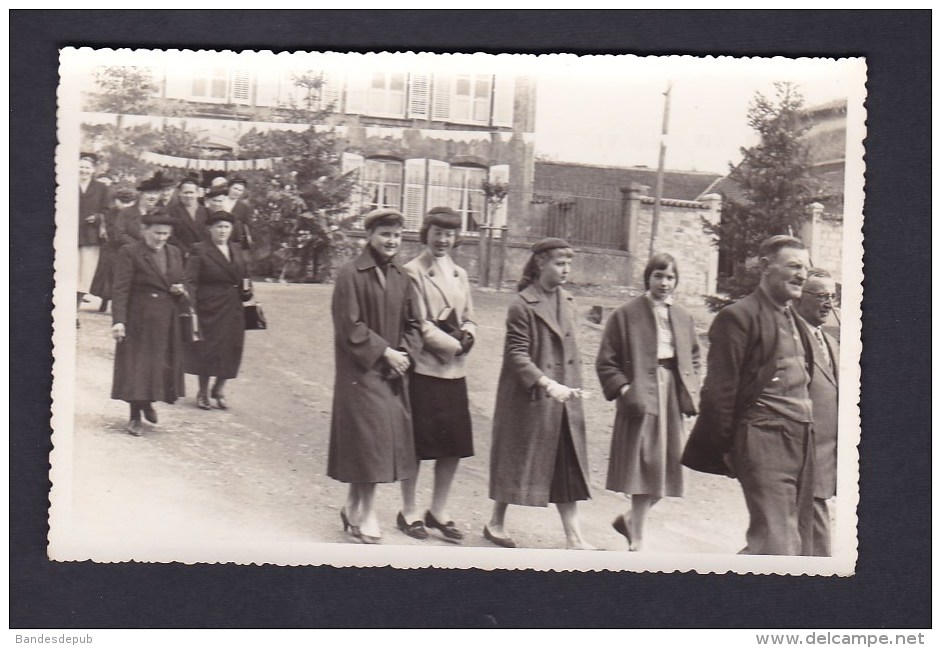 Photo Originale Format CPA - Vue Animée ( Sortie De Messe ? Fete , Fanions... Photo G. Haus , Rothau ) - Rothau