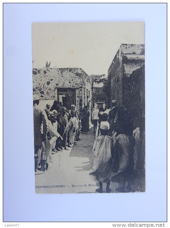 Carte Postale Ancienne : Une Rue De MORONI, Animé - Mayotte