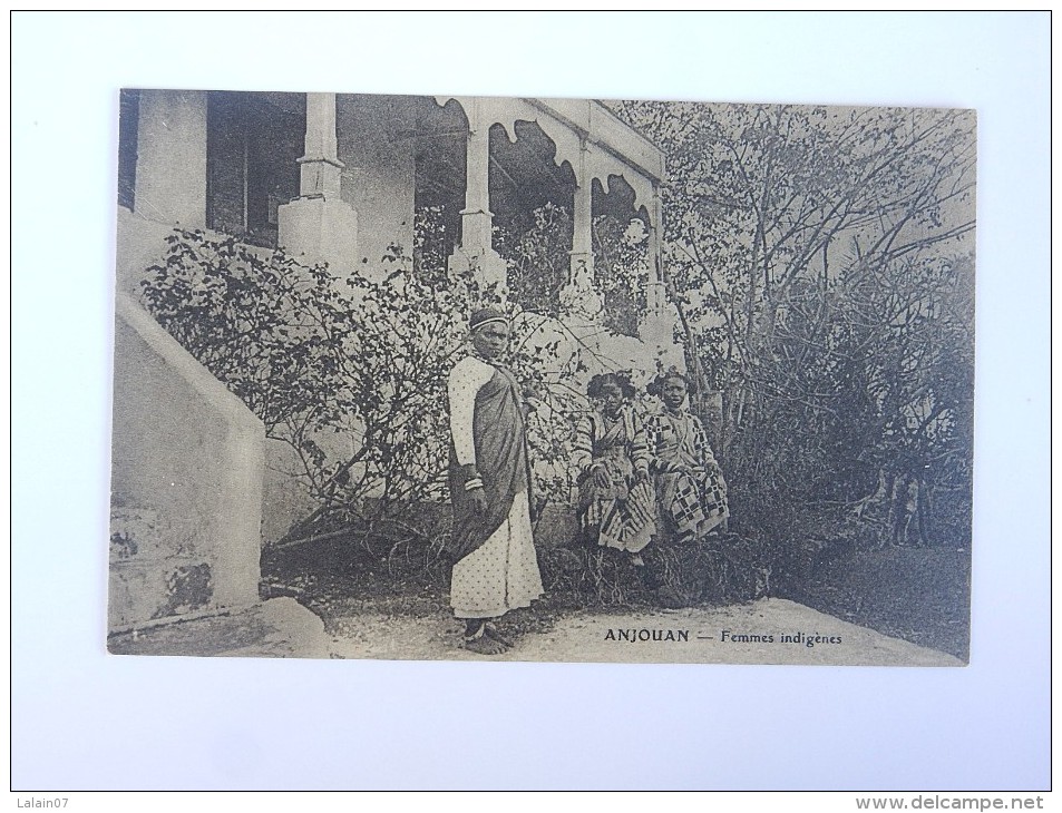 Carte Postale Ancienne : COMORES : ANJOUAN , Femmes Indigènes - Comores