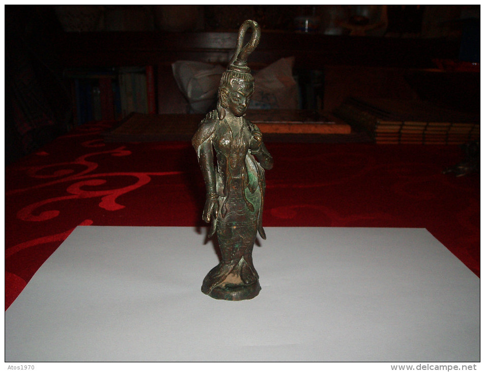 BELLE STATUE INDIENNE A IDENTIFIER / LAITON OU BRONZE ?. DANSEUSE DIVINITE ?. ANCIENNE ? ENVIRON 15 CM. POIDS 282 GR.. - Art Asiatique