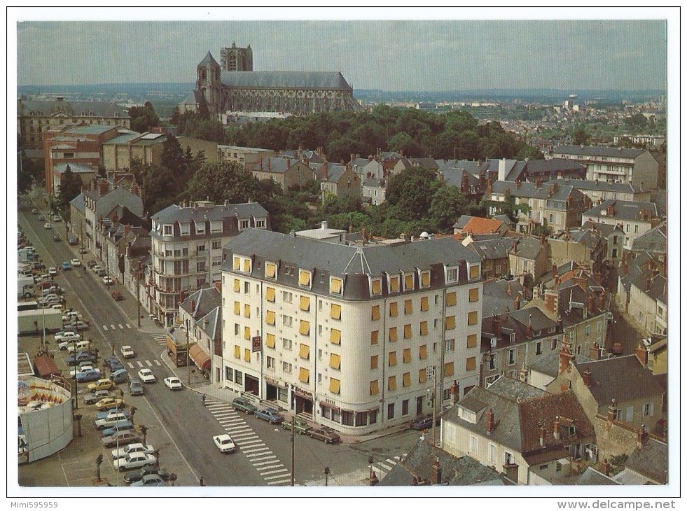 BOURGES (Cher) - Hôtel-Restaurant LE D'ARTAGNAN - 19 Place Séraucourt - Vue Générale - Animée - Scan Recto-Verso - Bourges