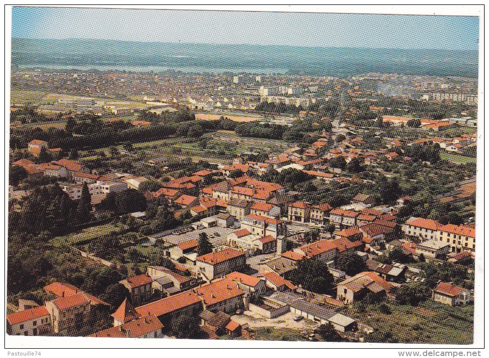 MEYZIEU  (Rhône)  R. 9440  -  Le  Centre  Ville  Et  La  Mairie ; Au  Fond, Le  Carreau  Et  Le  Grand  Large. - Meyzieu