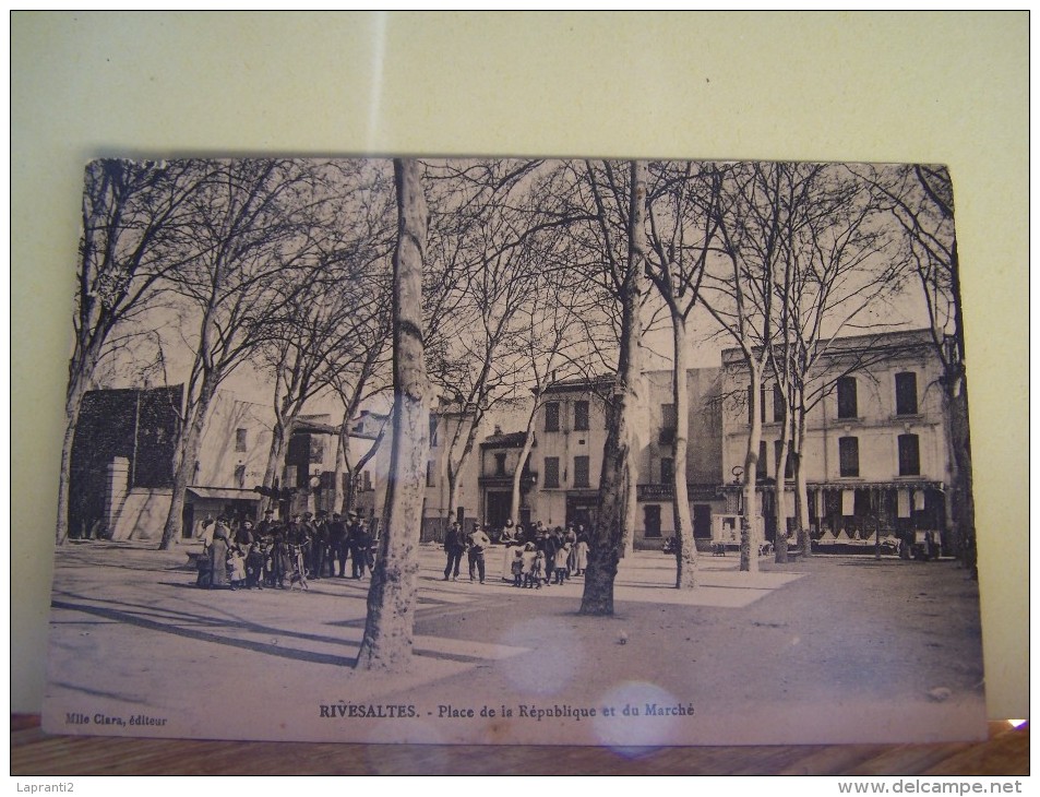 RIVESALTES (PYRENEES ORIENTALES) PLACE DE LA REPUBLIQUE ET DU MARCHE. - Rivesaltes