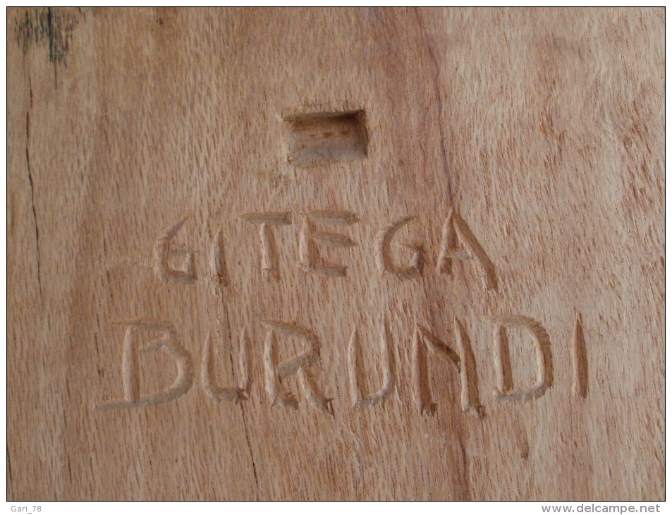 Joueur De TAMTAM Panneau Sculpté En Bois Signé B. DACIUS à GIGETA Au BURUNDI 15x35 - Art Africain