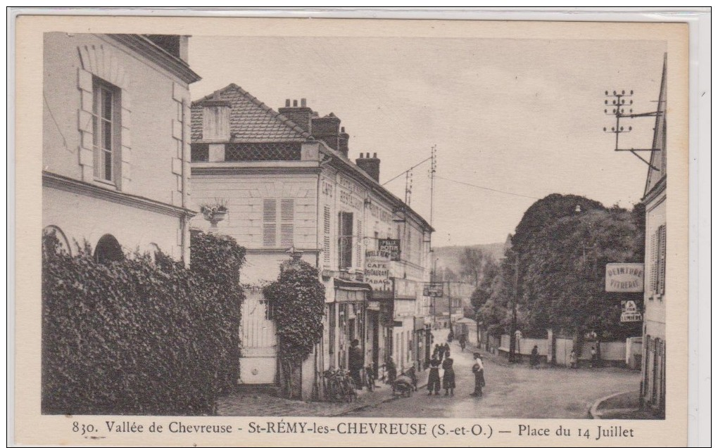 SAINT REMY LES CHEVREUSE. Place Du 14 Juillet - St.-Rémy-lès-Chevreuse