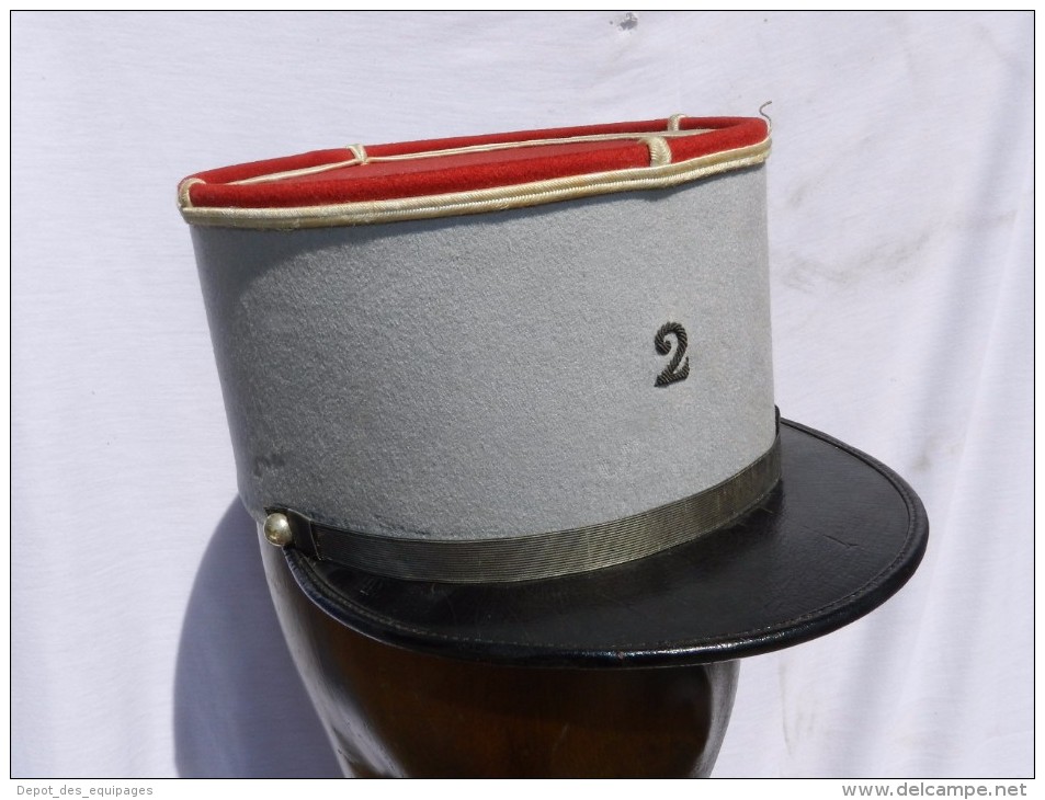 TRES BEAU KEPI 2° R.C.A. CHASSEURS AFRIQUE - ANNEES 1930  à voir ...........