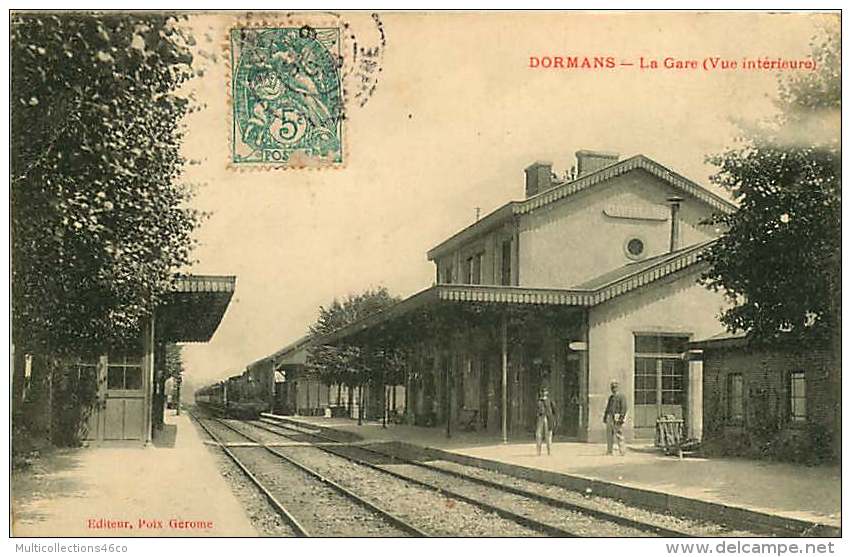 51 - 240615 - DORMANS - La Gare (vue Intérieure) - Chef De Gare Chemin De Fer - Dormans