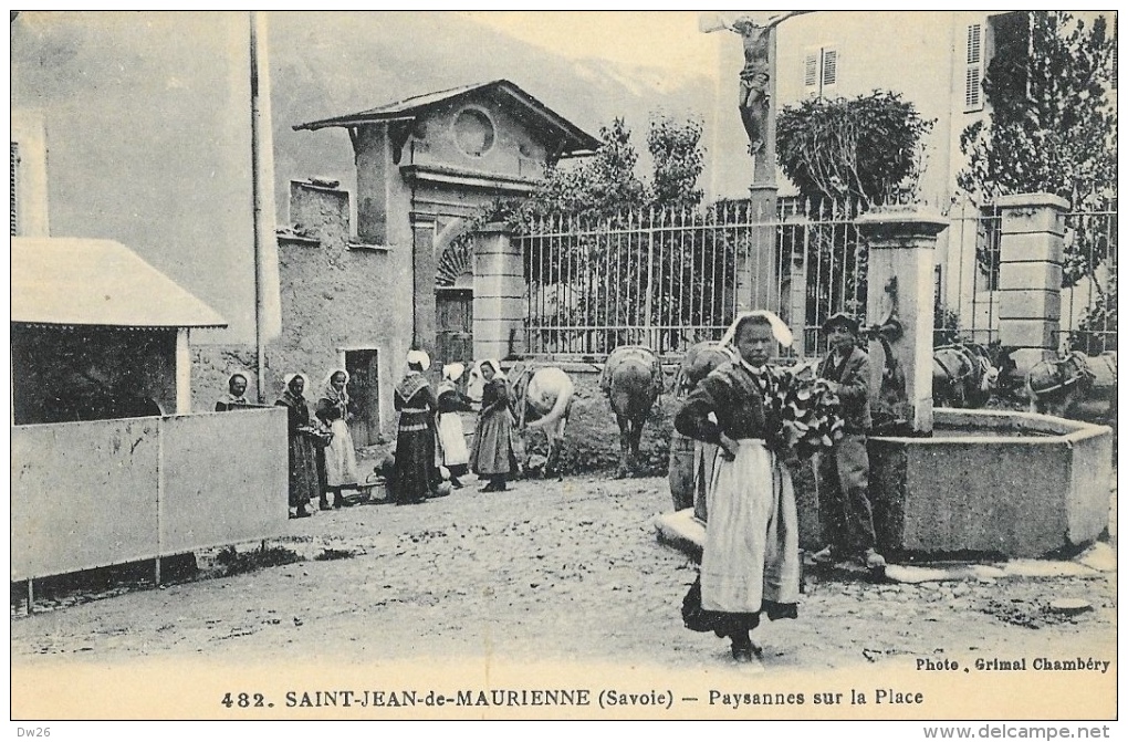 Saint-Jean-de-Maurienne (Savoie) - Paysannes Sur La Place - Edition Grimal - Carte Non Circulée - Europe