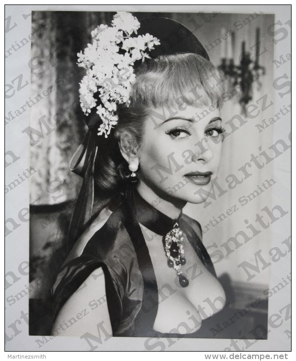 Big Size Real Photograph - Movie/ Film Actress - Martine Carol - 17.8 X 24 Cm - Personalidades Famosas