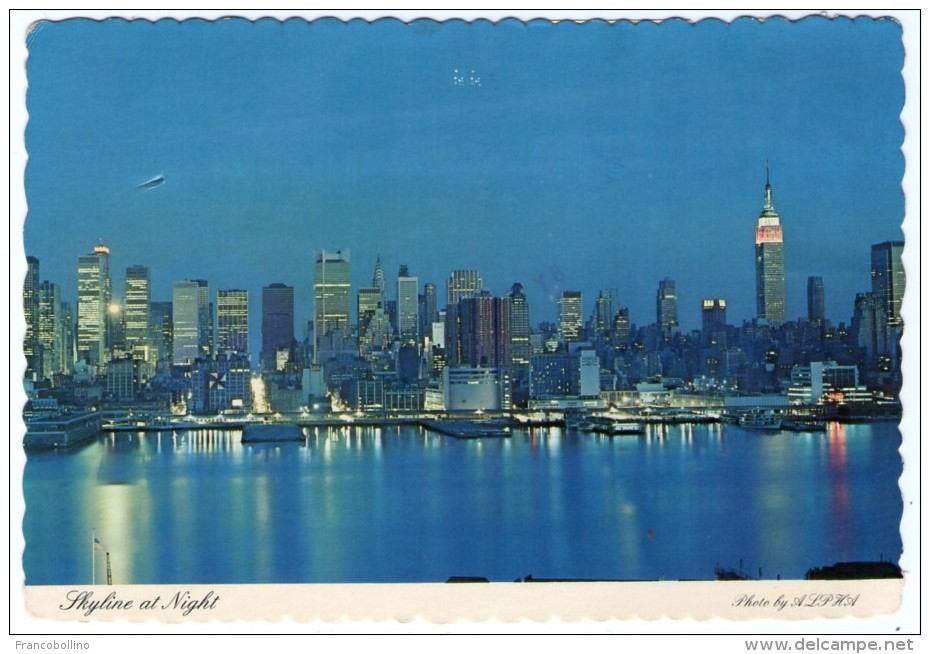 NEW JORK - SKYLINE AT NIGHT / MULTIPLE FRANKINGS - Mehransichten, Panoramakarten
