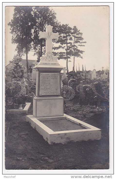 Carte Photo - Cimetière De Saint Marcel - Tombe De La Famille Valot (Lucien &amp; François) Morts Durant La Grande Guerr - Autres & Non Classés