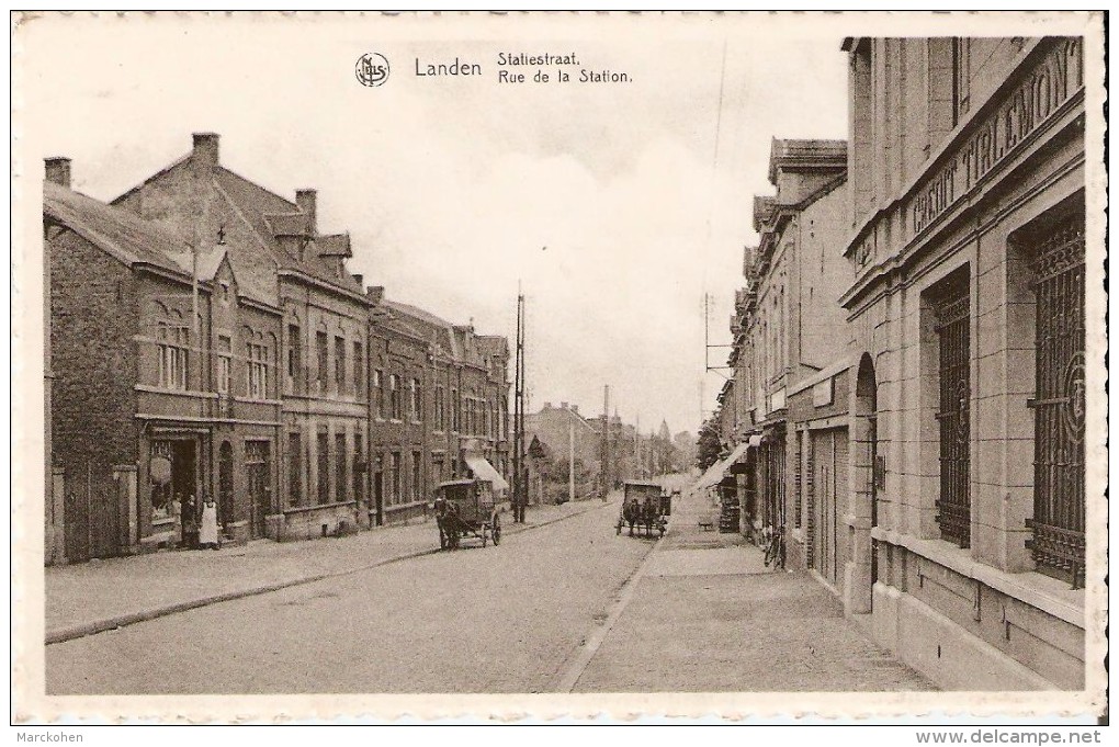 LANDEN (3400) : De Post, Bank "Crédit Tirlmont",  Rijtuigen - Kleine Animatie In De Statiestraat. CPSM Dentelée. - Landen