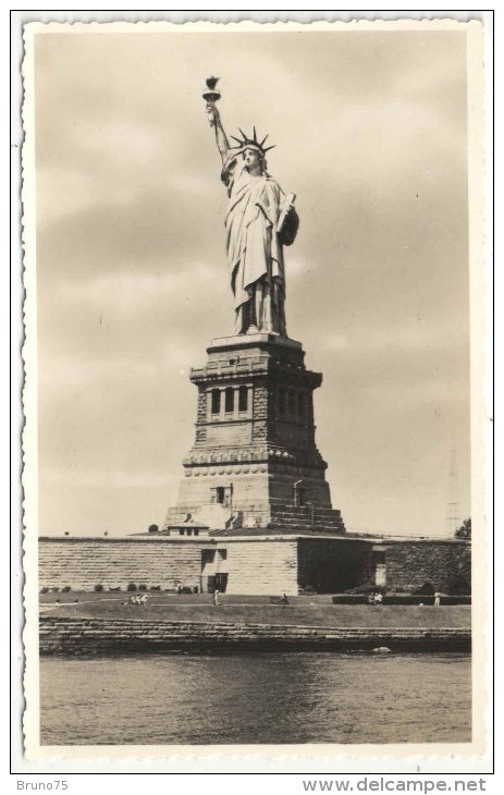 Statue Of Liberty On Bedloes Island In New York Bay - Statue Of Liberty