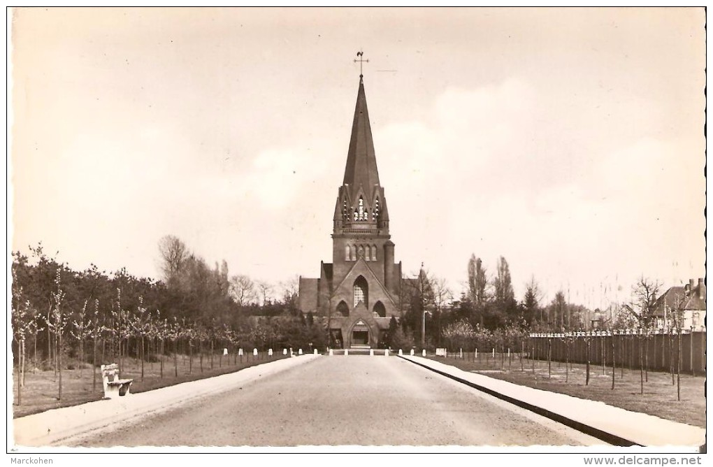 BEERINGEN (3580) : Koolmijnen - Buitenzicht Van De St.Theodardus-Kerk. CPSM. - Beringen