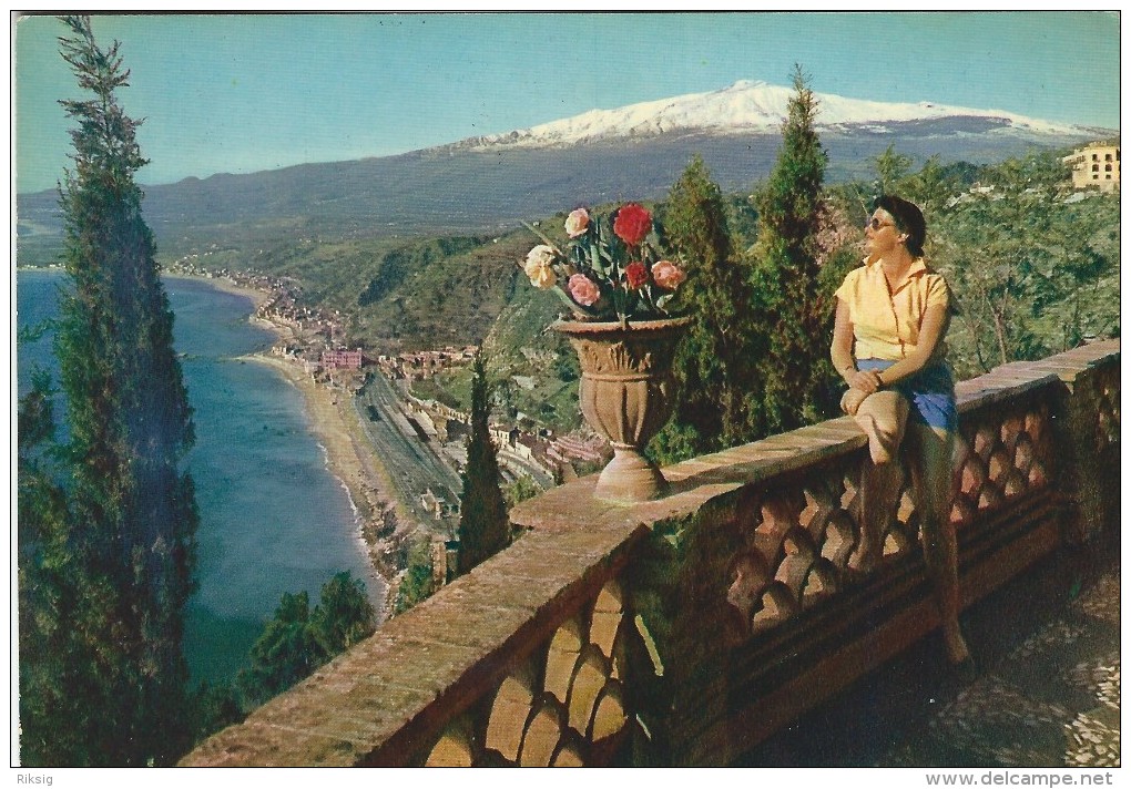 Taormina The Naxos Bay. Baia De Naxos. Sent To Denmark 1960      Italy.   B-1923 - Mazara Del Vallo