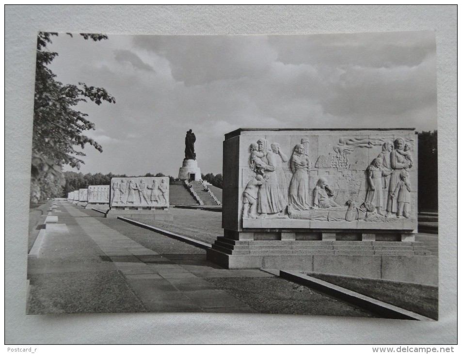 Germany Berlin Hauptstadt DDR Soviet Memorial - Denkmal Für Die Soldaten Der Sowjetarmee In Treptow  A19 - Treptow