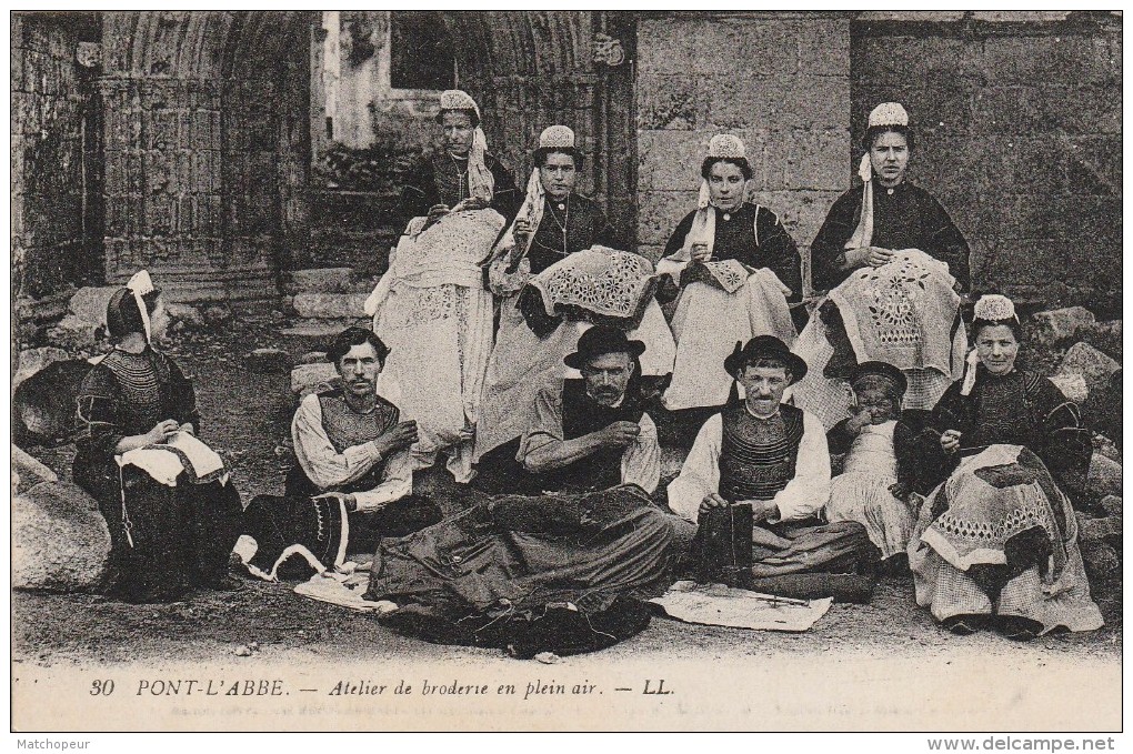 PONT L´ABBE -29- ATELIER DE BRODERIE EN PLEIN AIR - Pont L'Abbe