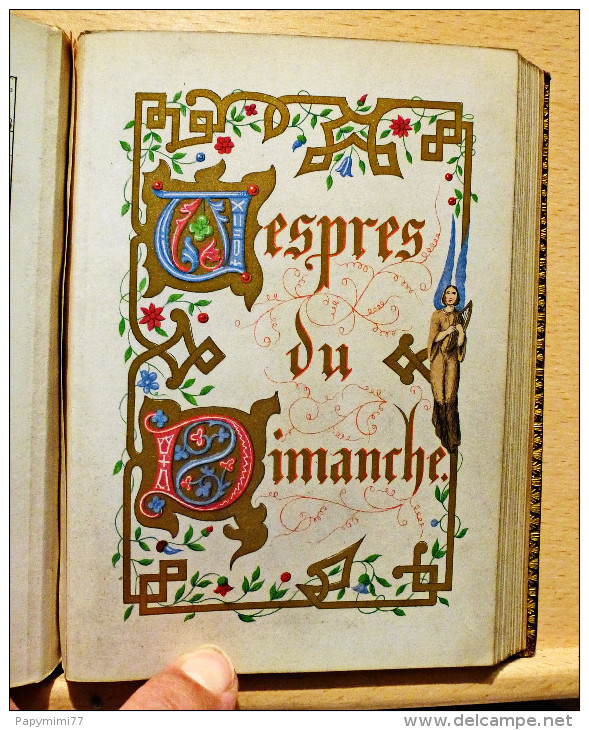 Religion,Missel,Enluminures,HEURES CHOISIES des DAMES CHRÉTIENNES, Édition 1860, Relieur L.Lesort Paris.