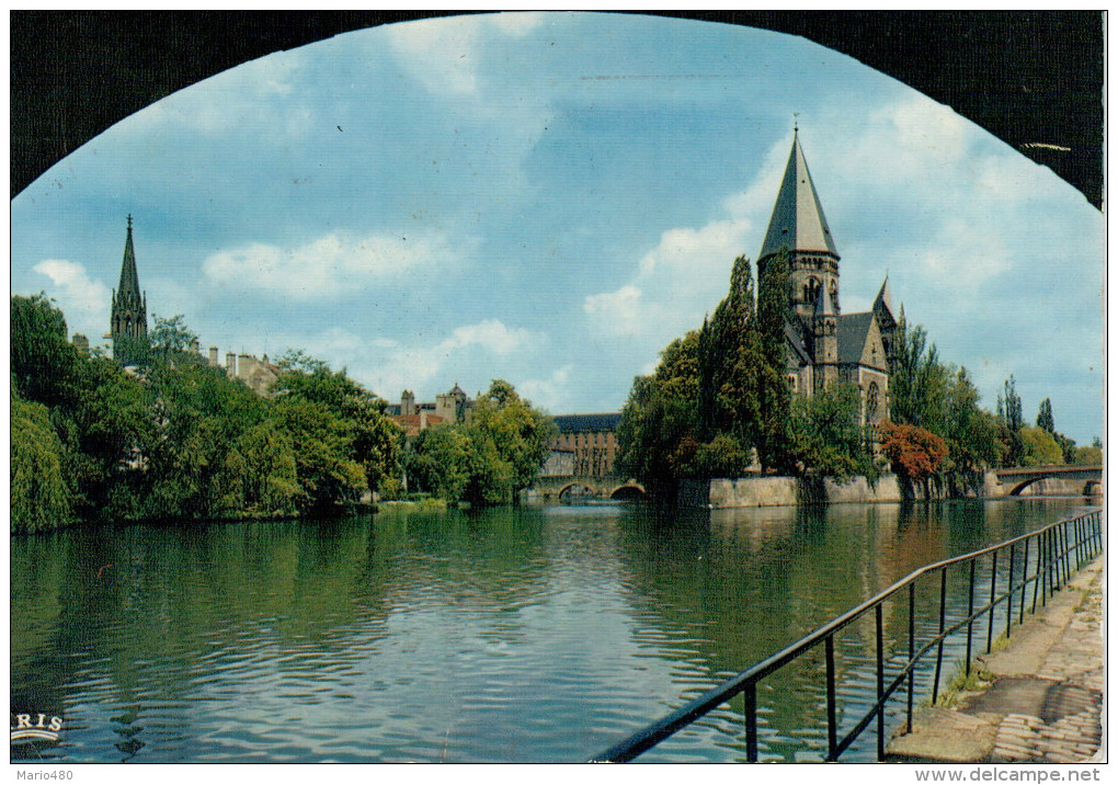 METZ    LES  RIVES  DE LA  MOSELLE ET LE TEMPLE PROTESTANT     (VIAGGIATA) - Puttelange