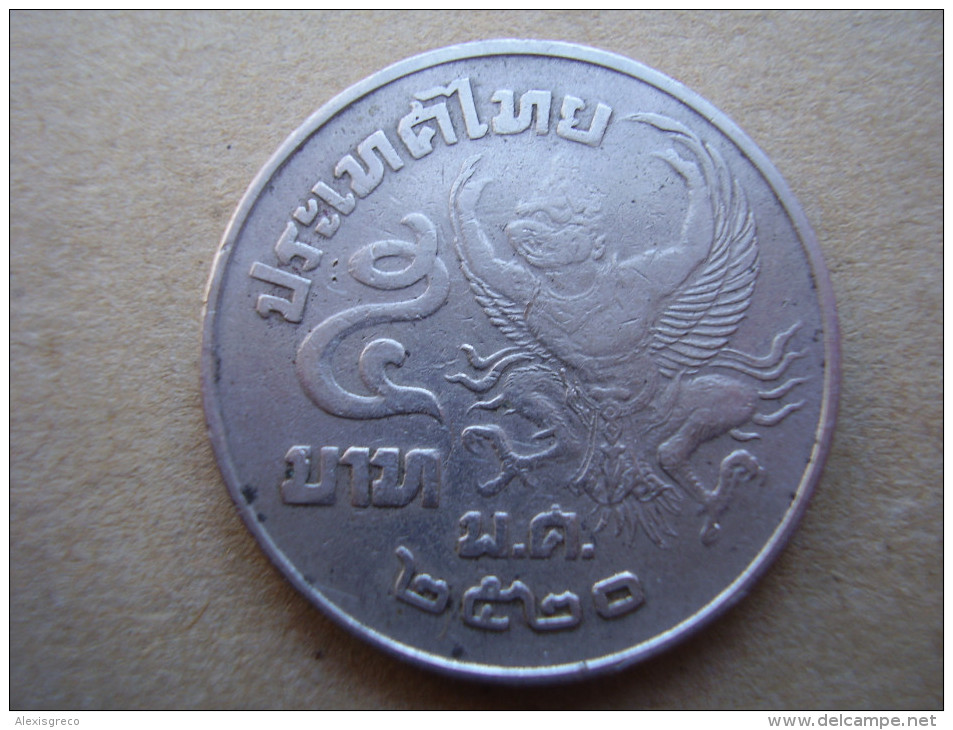 THAILAND 1977  FIVE BAHT Copper-nickel Clad COPPER USED COIN. - Thailand