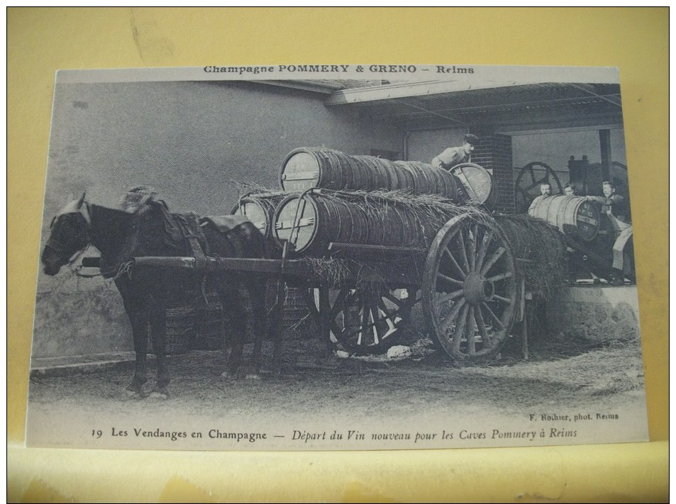 REPRO162 - CPM REPRODUCTION CECODI -  LES VENDANGES EN CHAMPAGNE - DEPART DU VIN NOUVEAU POUR LES CAVES POMMERY A REIMS - Reims